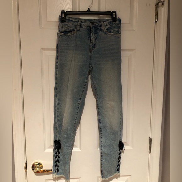 BLANK NYC High rise jeans. Size 26 (2). - Picture 1 of 4